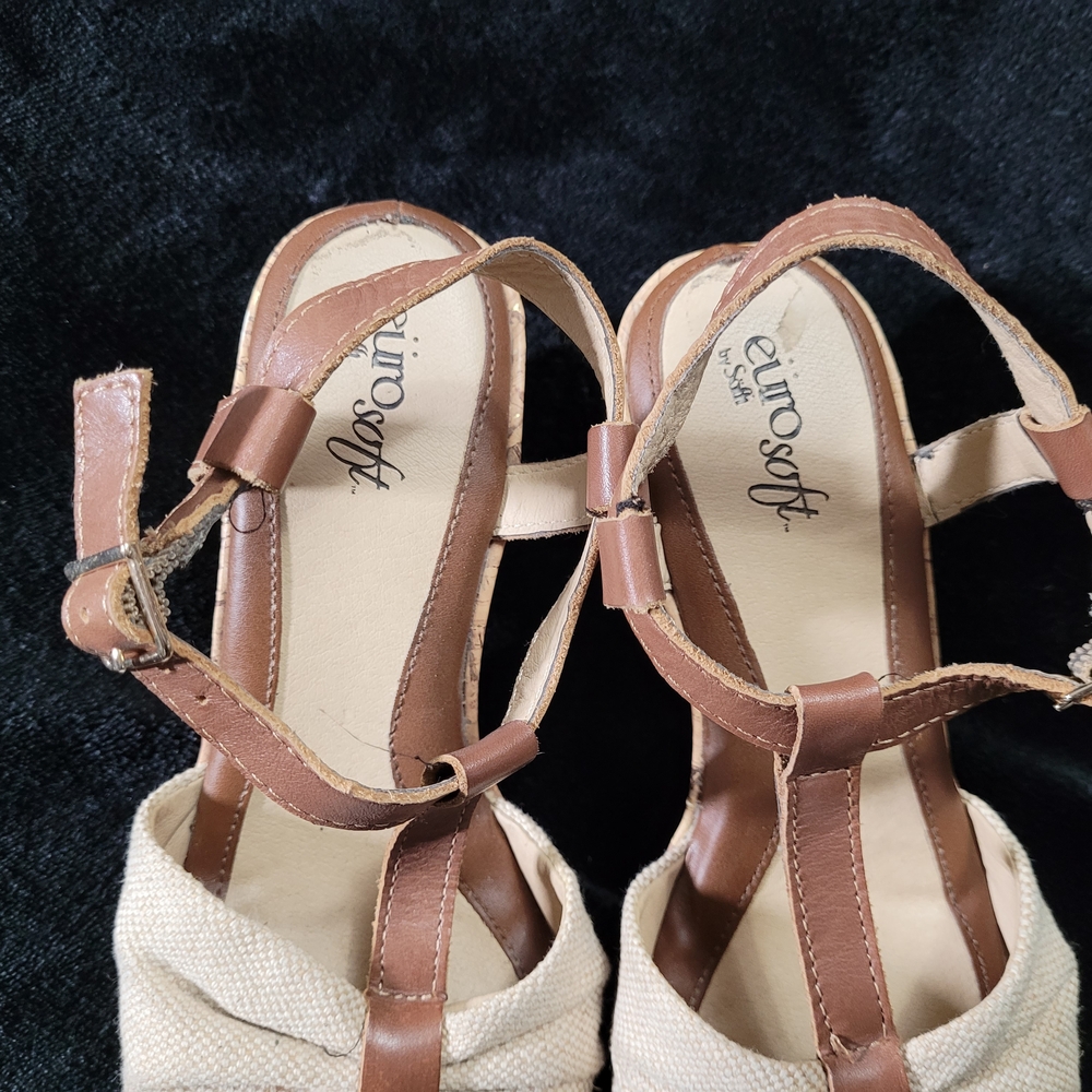 ✨️3/$25✨️ Women's Tan and Brown Wedge-like Platform Sandals - Picture 4 of 16